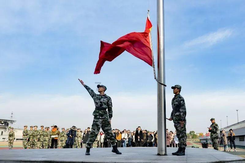 女生买柚子闲置20多天按压冒灰烟，为何会出现这一现象？游戏画面